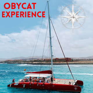 OBYCAT EXPERIENCES Catamarán en el mar con texto 'OBYCAT EXPERIENCE' y compás en el fondo.